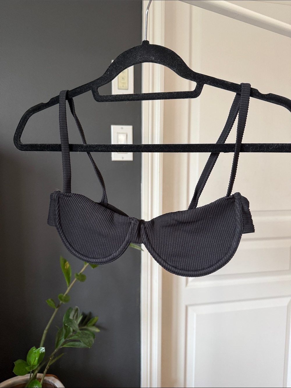 437 Black Ribbed Underwire Bikini Top